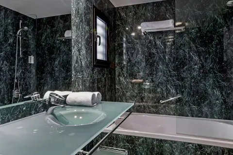 B&B HOTEL Zaragoza Los Enlaces Estación in Zaragoza — foto 16