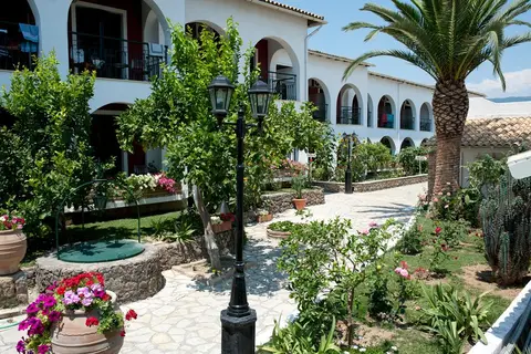 Iliada Beach in Γουβιά — foto 2