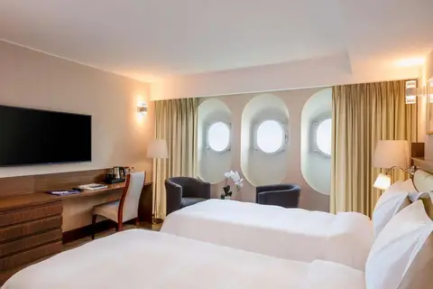 Queen Elizabeth 2 in Dubai — foto 4