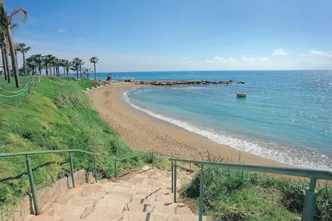 Alexander The Great Beach Hotel in Paphos — foto 28