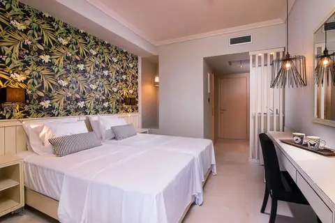 Neikos Mediterraneo Luxury Suites in Pallini Municipal Unit, foto 4