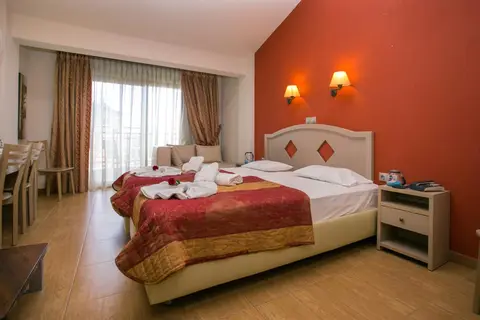 Thalassies Nouveau in Λιμενάρια — foto 9