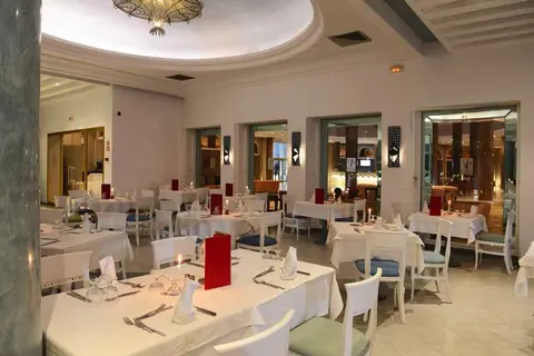 Golden Tulip Taj Sultan in Hotel Royal Tulip Taj Sultan — foto 20