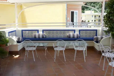 Hotel Tirrenia in Sorrento — foto 16