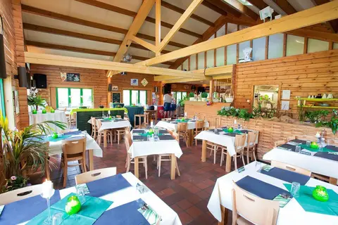 Arden Parks Petite Suisse in Manhay — foto 11