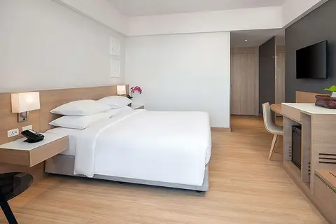 The Andaman Beach Hotel Phuket in ตำบลป่าตอง — foto 13
