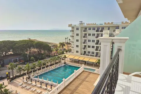 Amelia Mare Hotel in Golem
