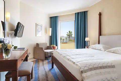 Alexander The Great Beach Hotel in Paphos — foto 2