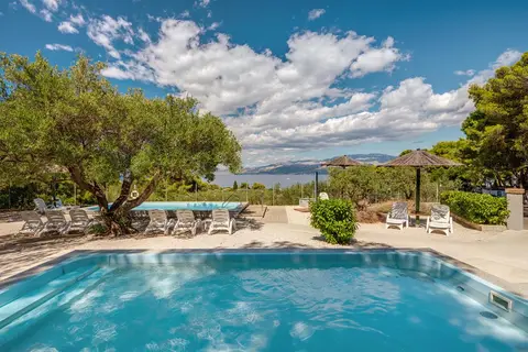 Waterman Beach Village camp & glamping in Supetar — foto 3