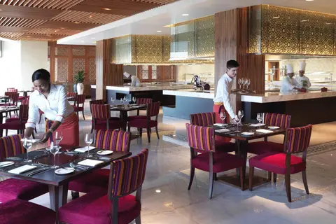 Bab Al Qasr in Abu Dhabi — foto 11