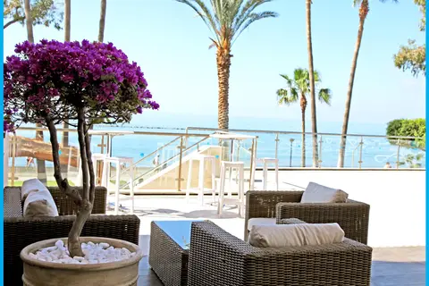 Poseidonia Beach Hotel in Agios Tychonos — foto 11