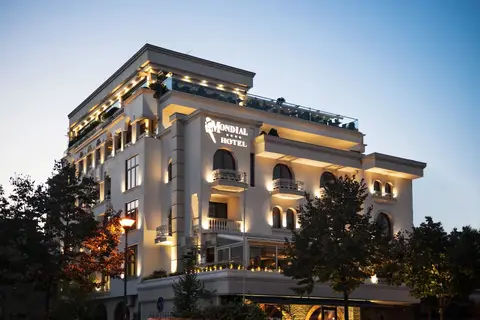 Mondial in Tirana — foto 2