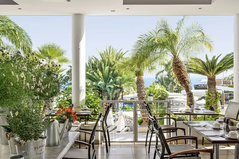 Mediterranean Beach Hotel in Agios Tychonos — foto 21