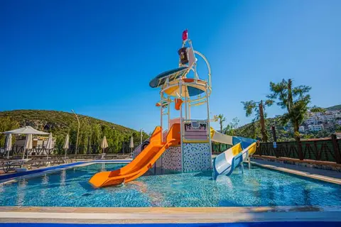 Ramada Hotel & Suites by Wyndham Kusadasi in Kuşadası, foto 4
