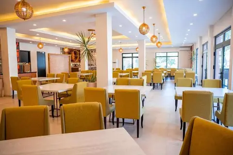 Bakadaji Hotel in Sukuta — foto 3