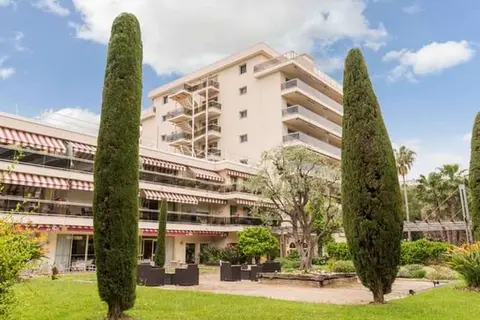 Hotel Les Strelitzias in Antibes — foto 10