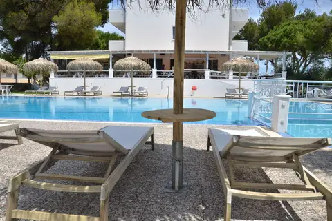 Blue Nest Hotel in Τιγκάκι