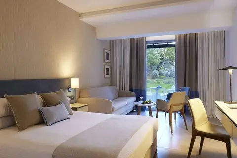 Mediterranean Beach Hotel in Limassol — foto 4
