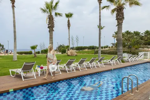 Leonardo Laura Beach & Splash Resort in Paphos — foto 25