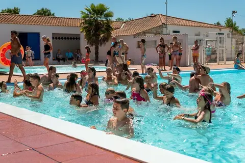 Flower Camping L Escale Du Perthuis in La Tranche-sur-Mer — foto 11