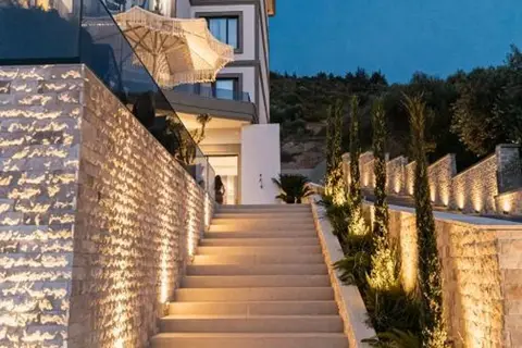 Mazarine Hotel in Vlora