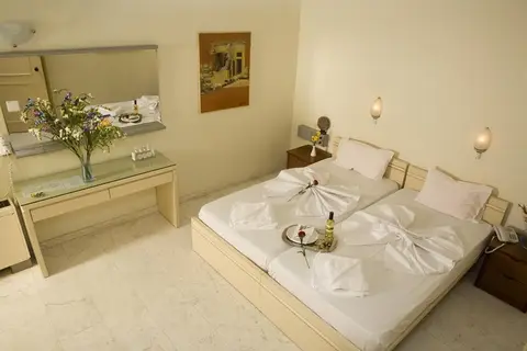 Hotel Haris on the Beach in Agia Marina — foto 6