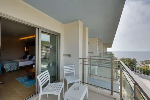 Ramada Hotel & Suites by Wyndham Kusadasi in Kuşadası, foto 25