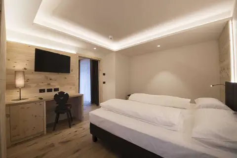 Hotel Monroc in Commezzadura — foto 14