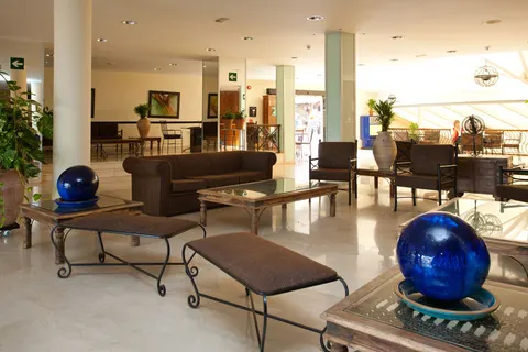 Fly & Go SBH Royal Monica in Yaiza — foto 31