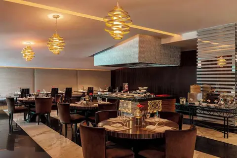 Sheraton Dubai Creek Hotel & Towers in ديرة — foto 9