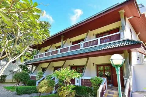 Hotel First Bungalow Beach Resort in บ้านบางรักษ์ — foto 12