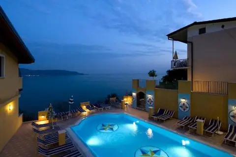 Village Hotel Piccolo Paradiso in Toscolano Maderno — foto 13