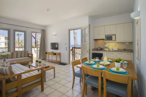 Louis Althea Beach in Παραλίμνι — foto 14