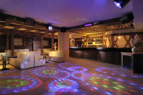 Tevini Dolomites Charming Hotel in Commezzadura — foto 23