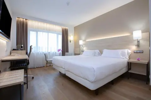 Hotel Puerta De Bilbao in Barakaldo — foto 13