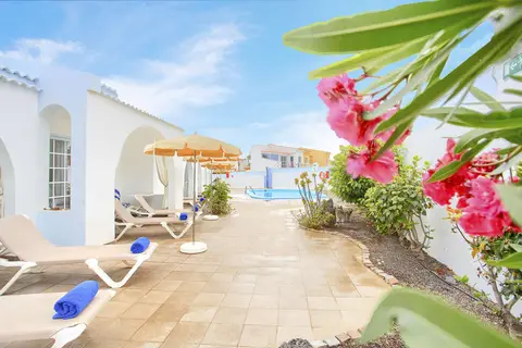 Neptuno Bungalows in La Oliva — foto 12