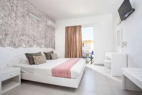 Tinas Plus Hotel in Φαληράκι — foto 26