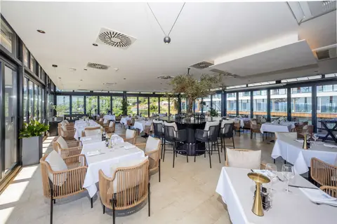 Royal Blue Resort & Residences in Kotor — foto 7