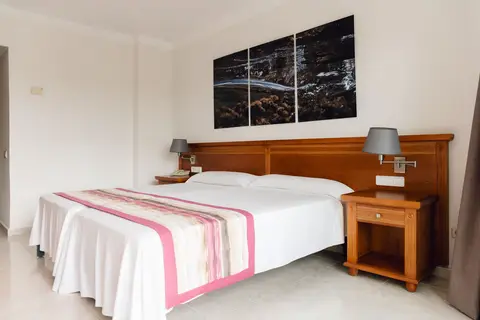 Moon Dreams Coral Beach Hotel in Santa Eulària des Riu — foto 17