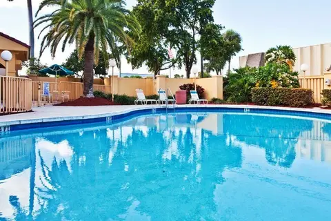 La Quinta Inn & Suites by Wyndham Ft Lauderdale Cypress Cr in Fort Lauderdale — foto 3