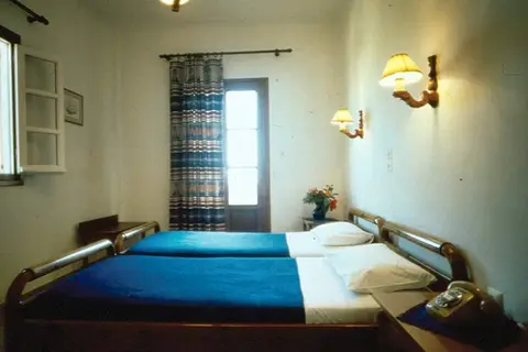 Kamari Hotel in Πλατύς Γιαλός — foto 17