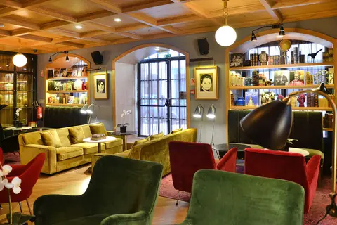 Brown's Central Hotel in Almada — foto 10