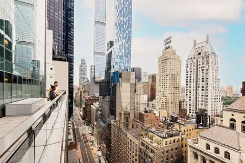 West 57th Street by Hilton Club in New York — foto 11