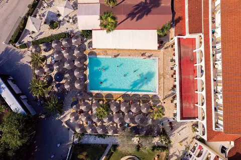 Angela Beach in Καρουσάδες — foto 29