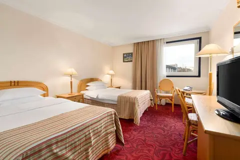 Ramada by Wyndham Sofia City Center in Sofia — foto 2