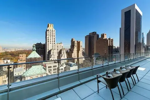 West 57th Street by Hilton Club in New York