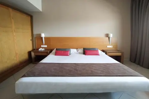 Ohtels Campo De Gibraltar in La Línea de la Concepción — foto 20