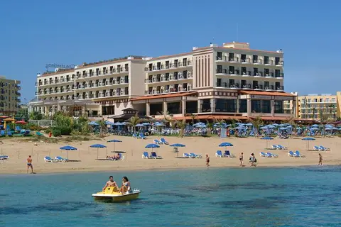 Constantinos The Great Beach Hotel in Παραλίμνι — foto 12