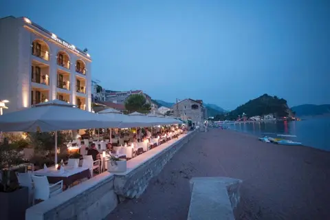 Riva in Petrovac na Moru — foto 10