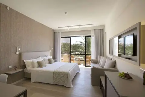 Venus Beach Hotel in Paphos — foto 2